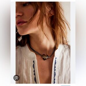Charming hearts choker necklace